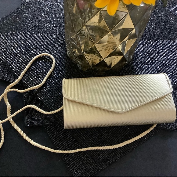 NWOT  Gold Clutch Cord Convertible from Shoulder to Arm - Picture 3 of 5